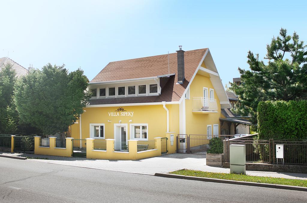Villa Sipeky Senec Buitenkant foto
